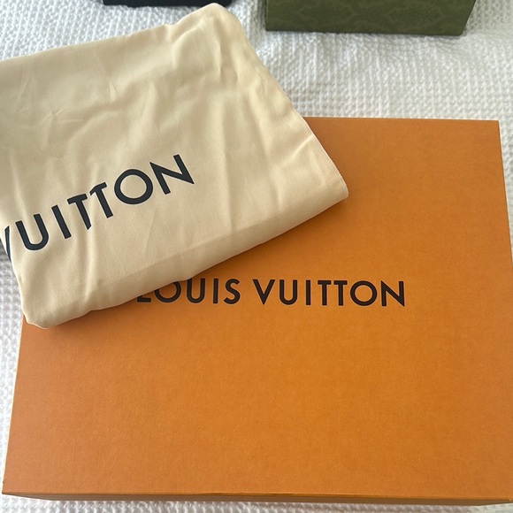 Louis Vuitton Neverfull MM Tote Bag with Pouch - Picture 6 of 6